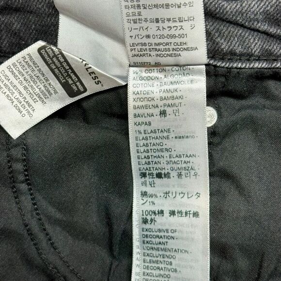 Levi’s Wedgie Straight Fit Jeans Plus Size 18W in Cut and Dry Black Distressed - Picture 14 of 16